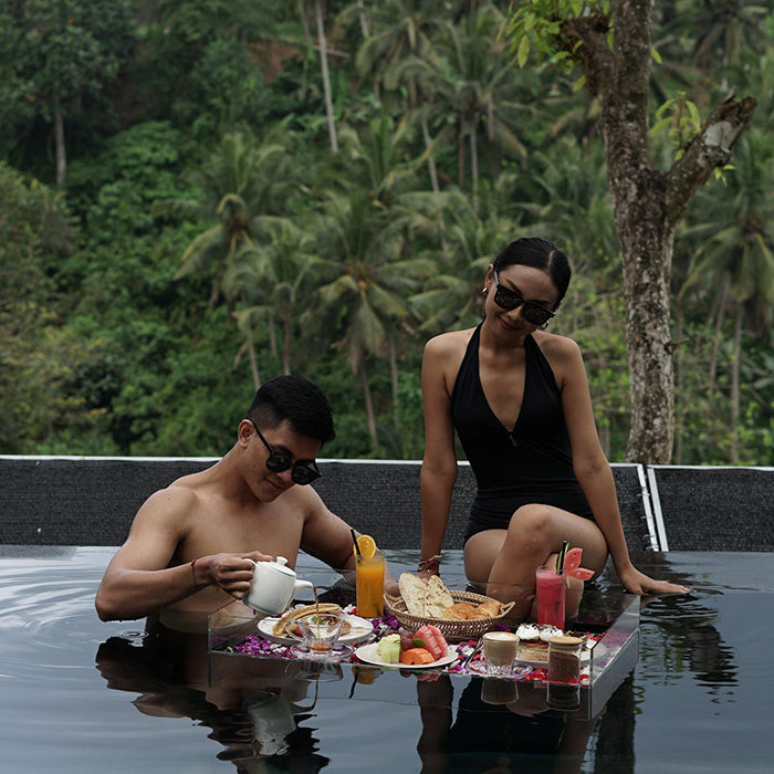 Floating Breakfast di Amora Ubud Boutique Villas