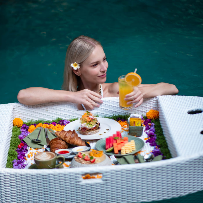 Floating Breakfast di AnandaDara Ubud Resort and Spa