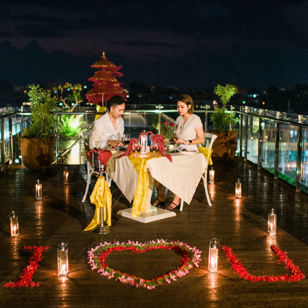 Makan Malam Romantis di Merah Saga Rooftop Restaurant and Bar (Hotel Santika Seminyak, Bali)